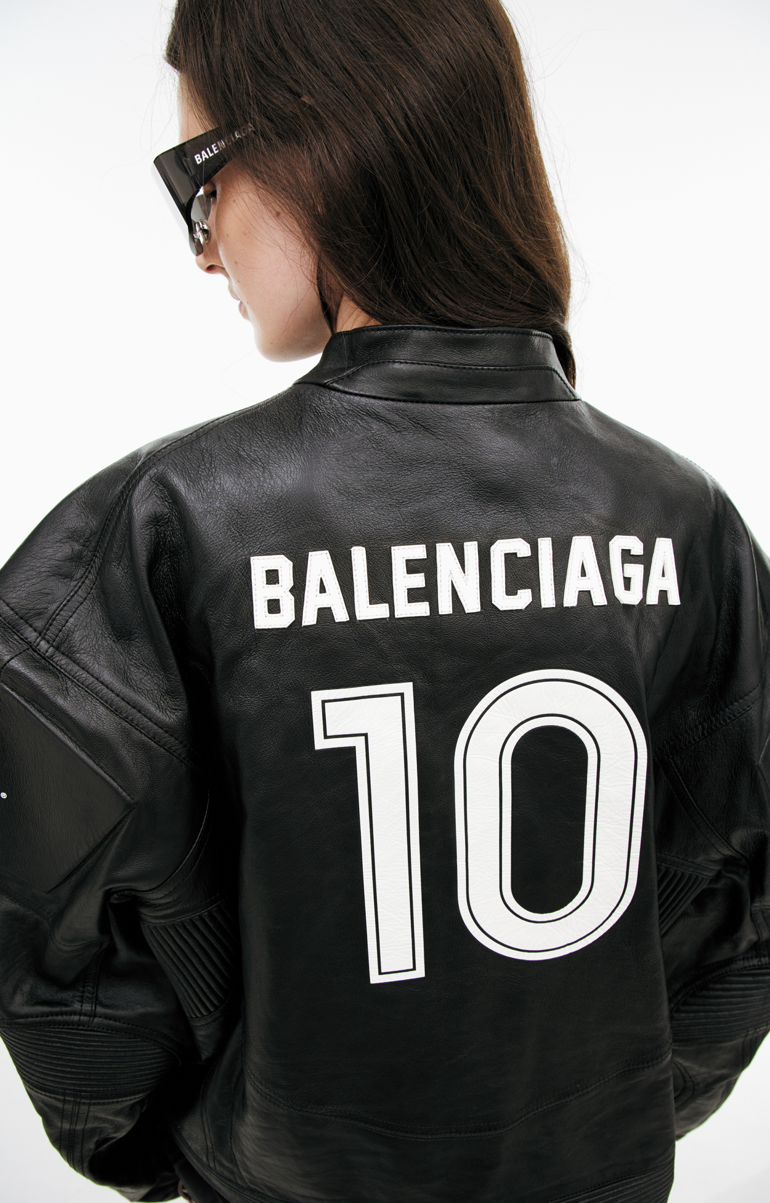 Balenciaga Куртка-830860/TSS01/1000 мото, торчит обрезаный подклад снизу, 10 на спине. кожа, черн