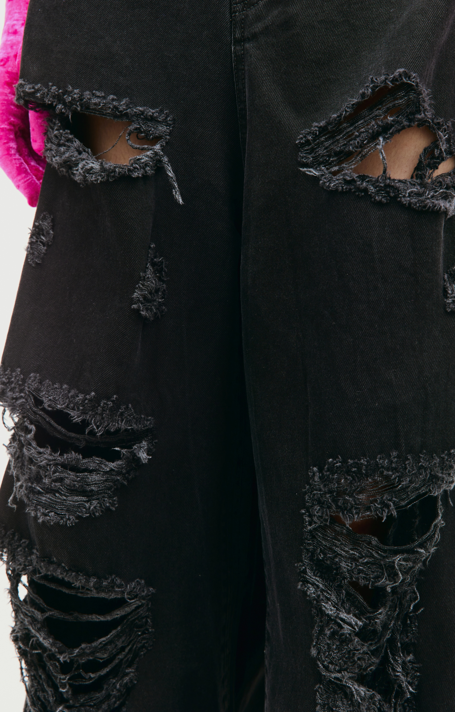 VETEMENTS Black distressed jeans