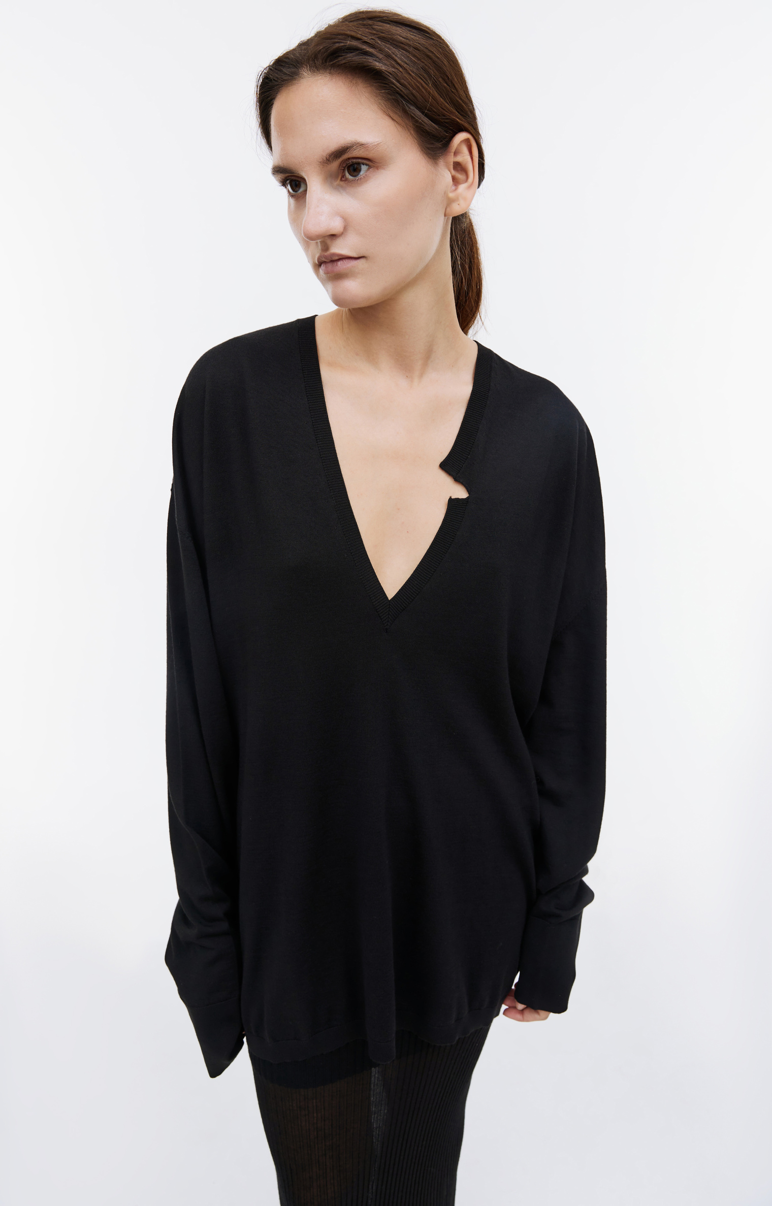 QUIRA Black V-neck sweater