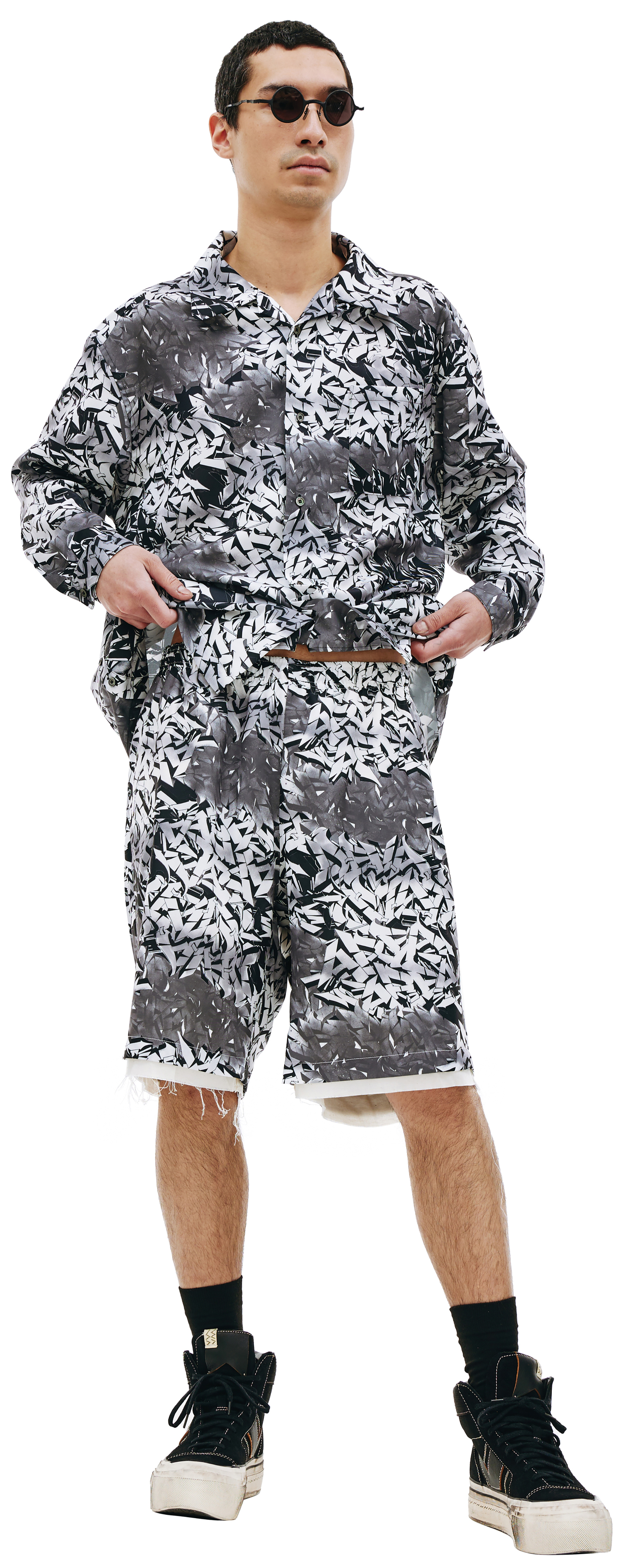 Children of the discordance Graffity print shorts