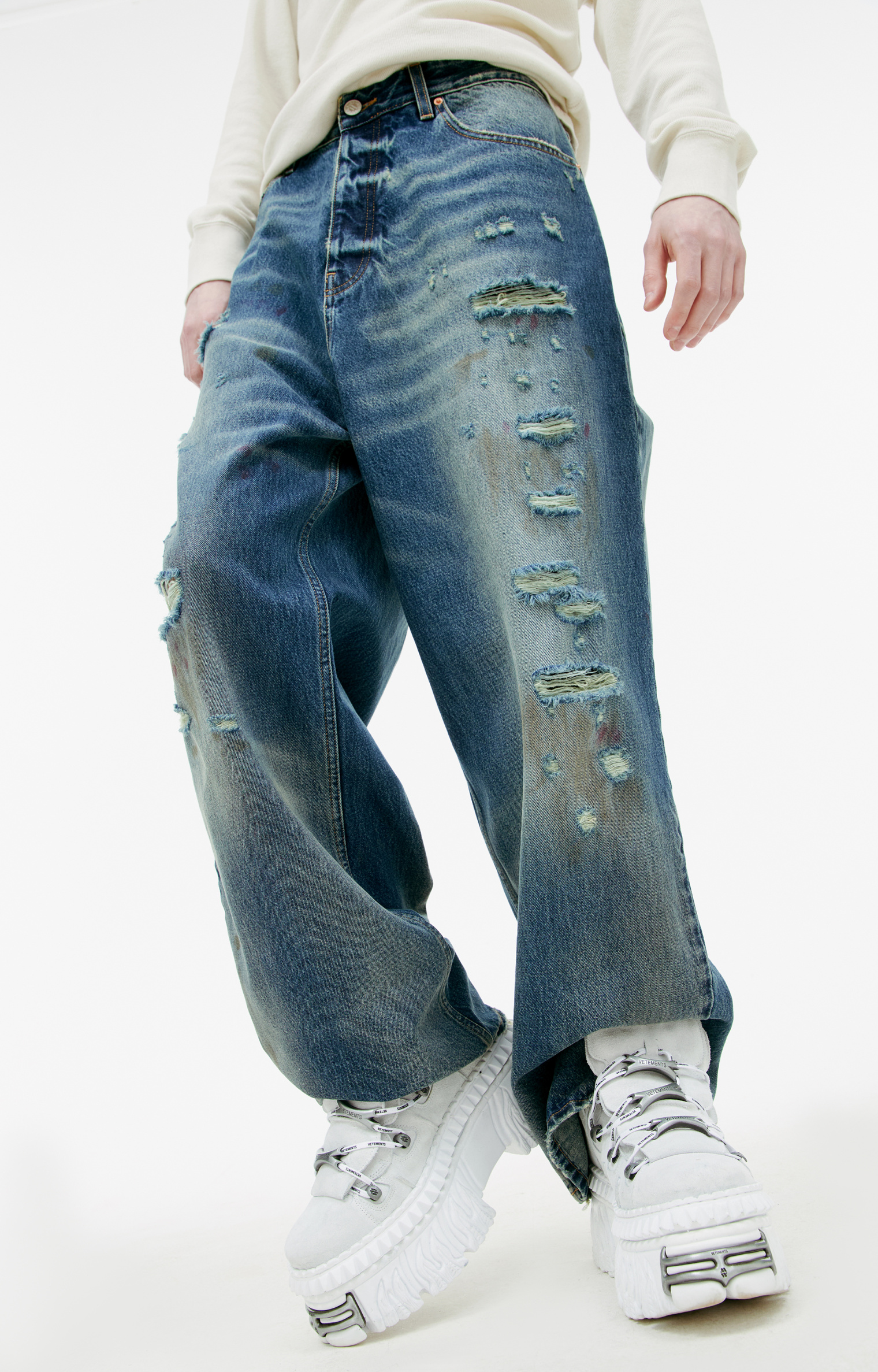 VETEMENTS Blue ripped effect jeans