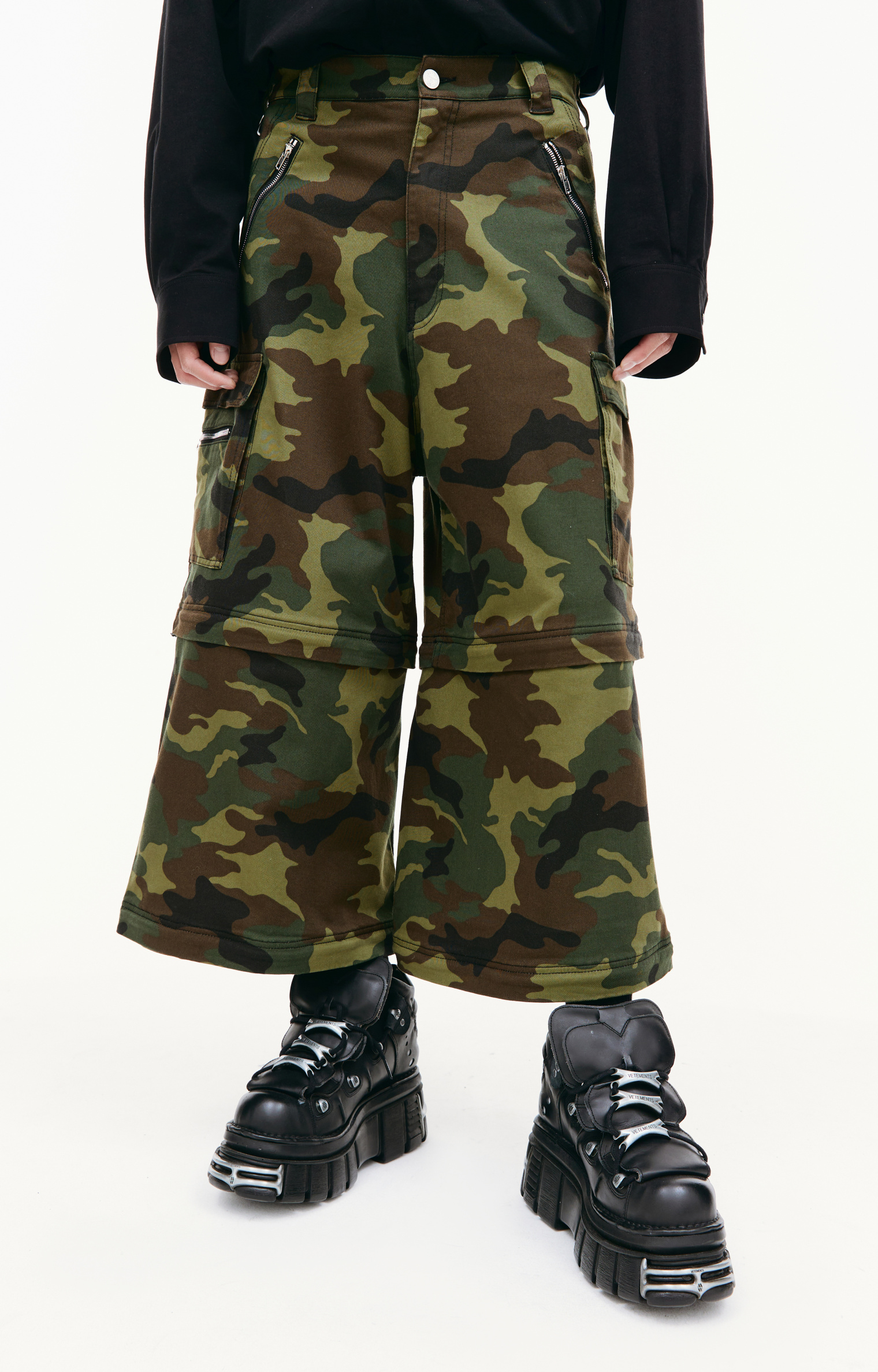 VETEMENTS Transformer camouflage cargo trousers