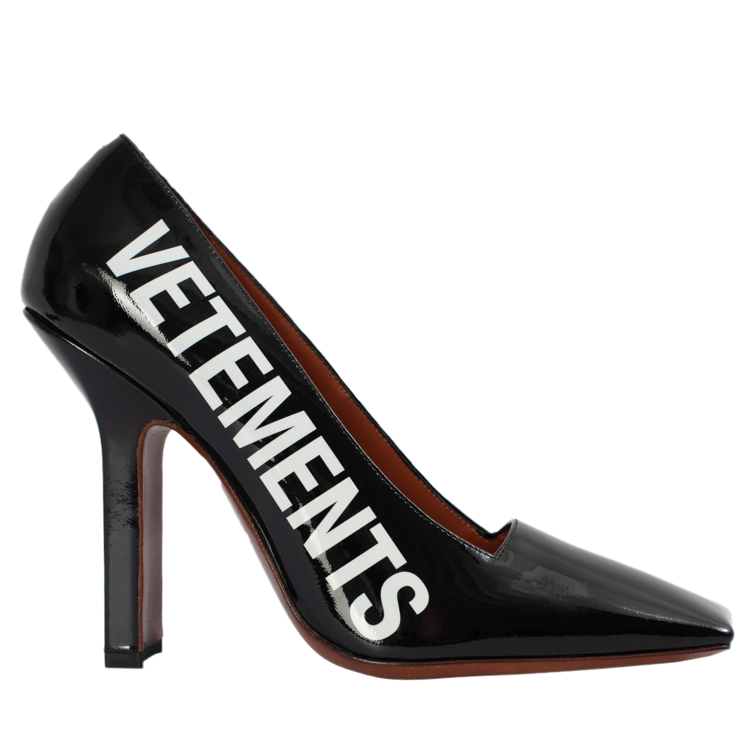 VETEMENTS Patent leather pumps with Logo