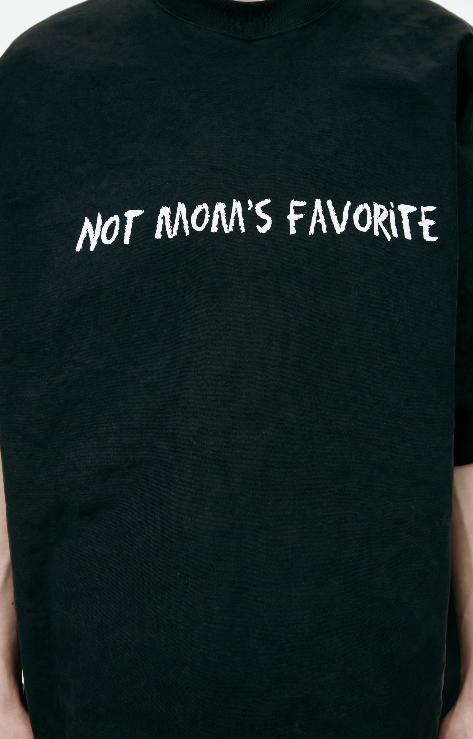 VETEMENTS \'NOT MOMS\' print t-shirt