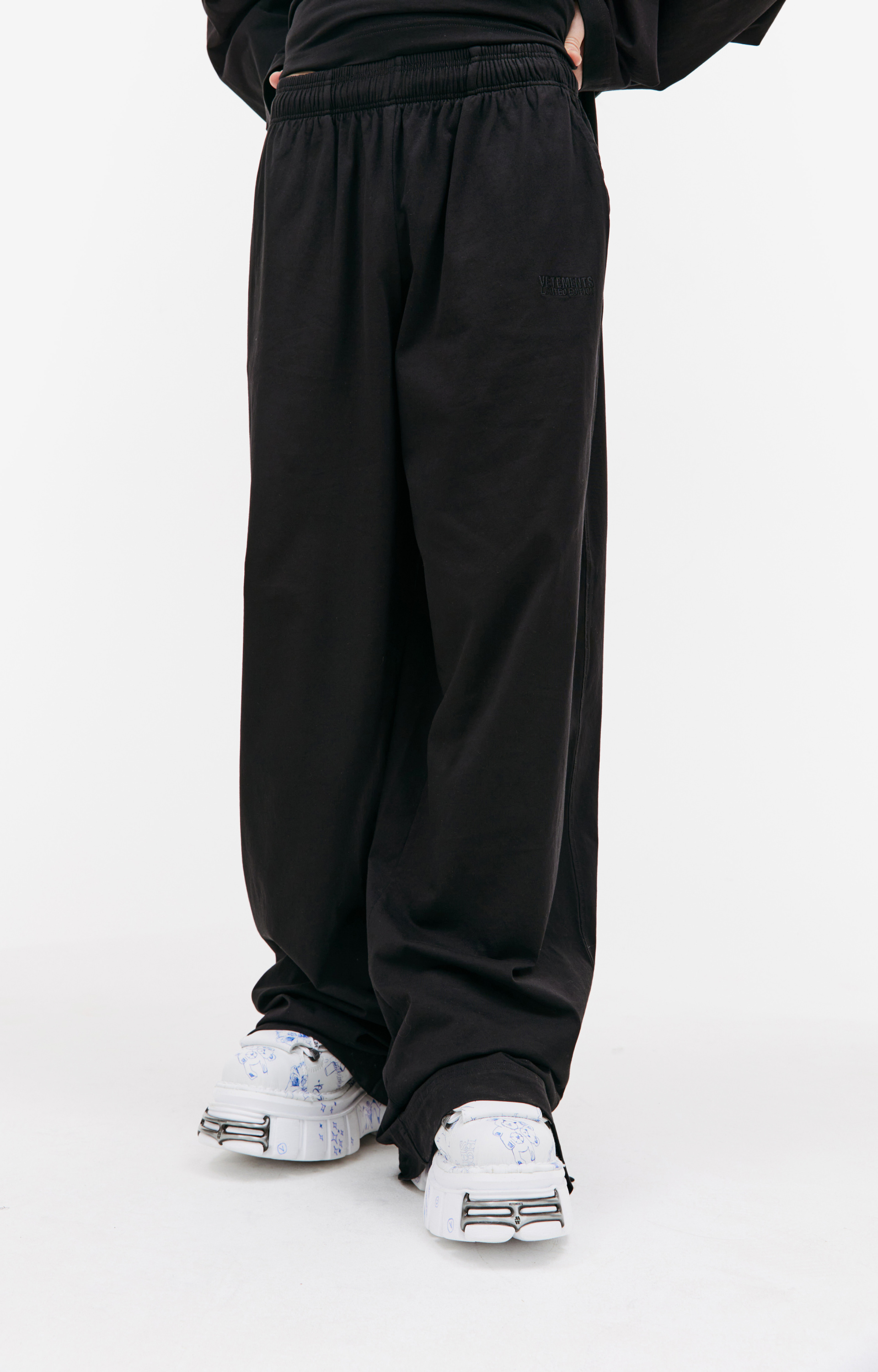 VETEMENTS Black oversized sweatpants
