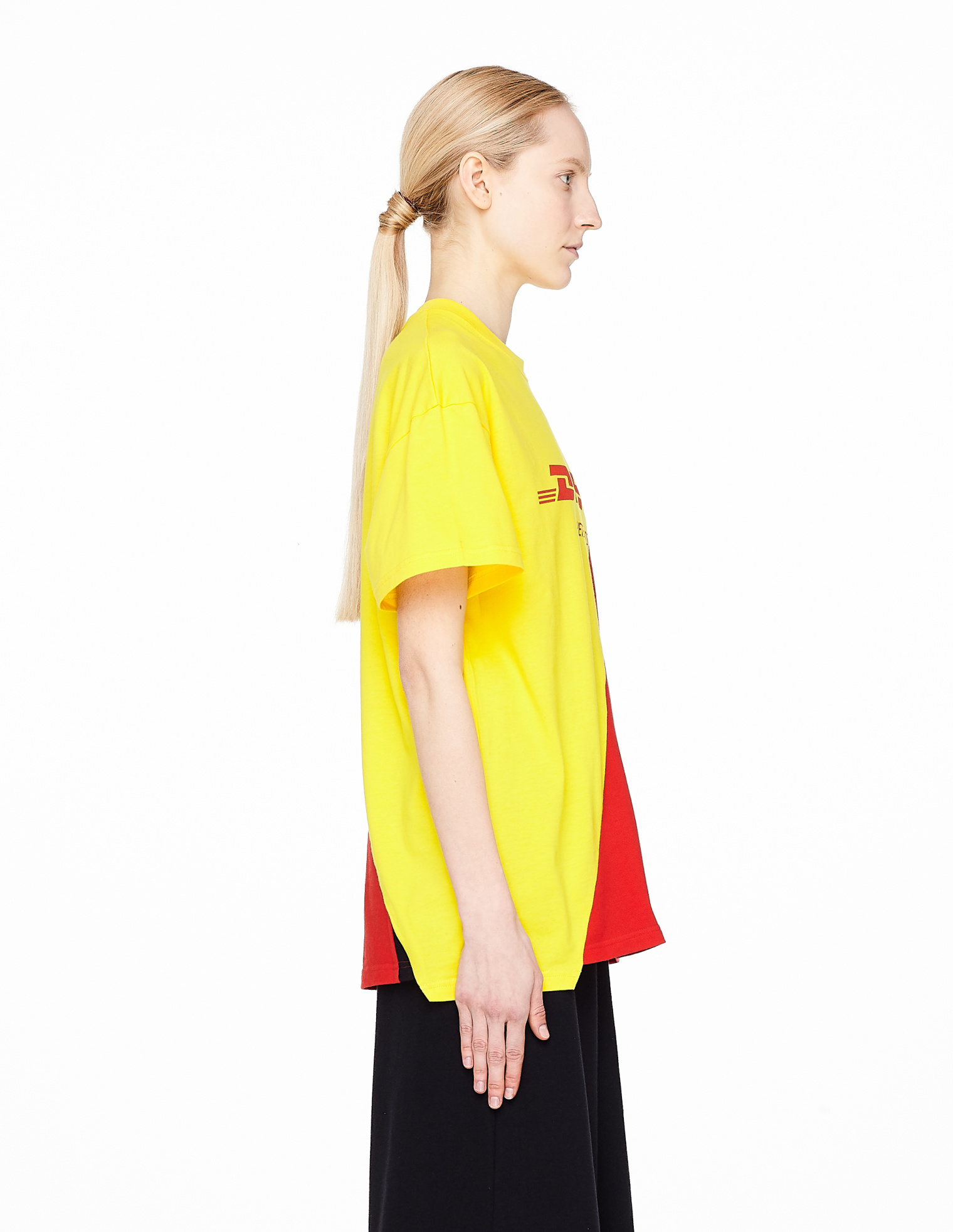 VETEMENTS Хлопковая футболка с принтом DHL