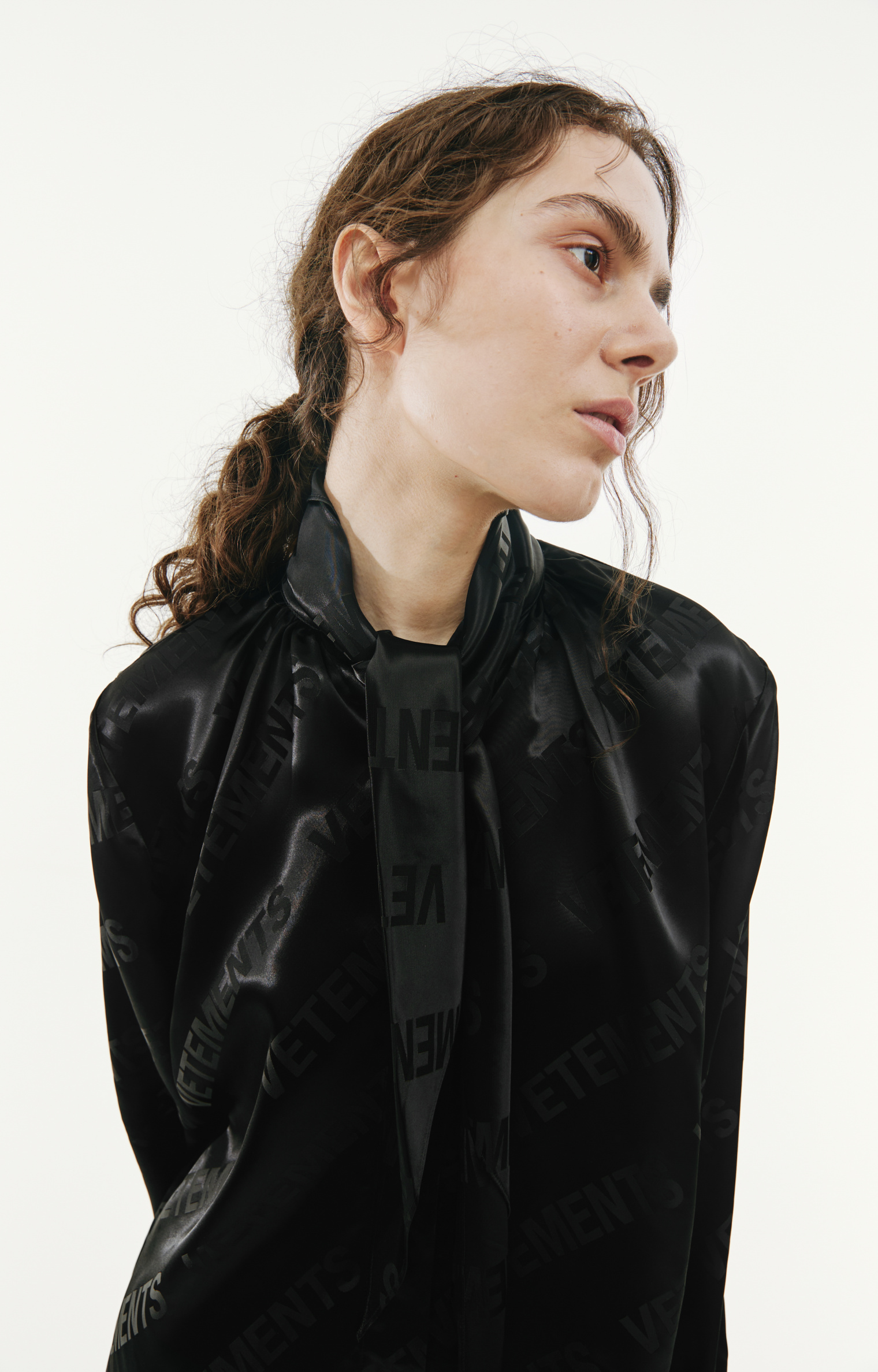 VETEMENTS Black shirt with monogram