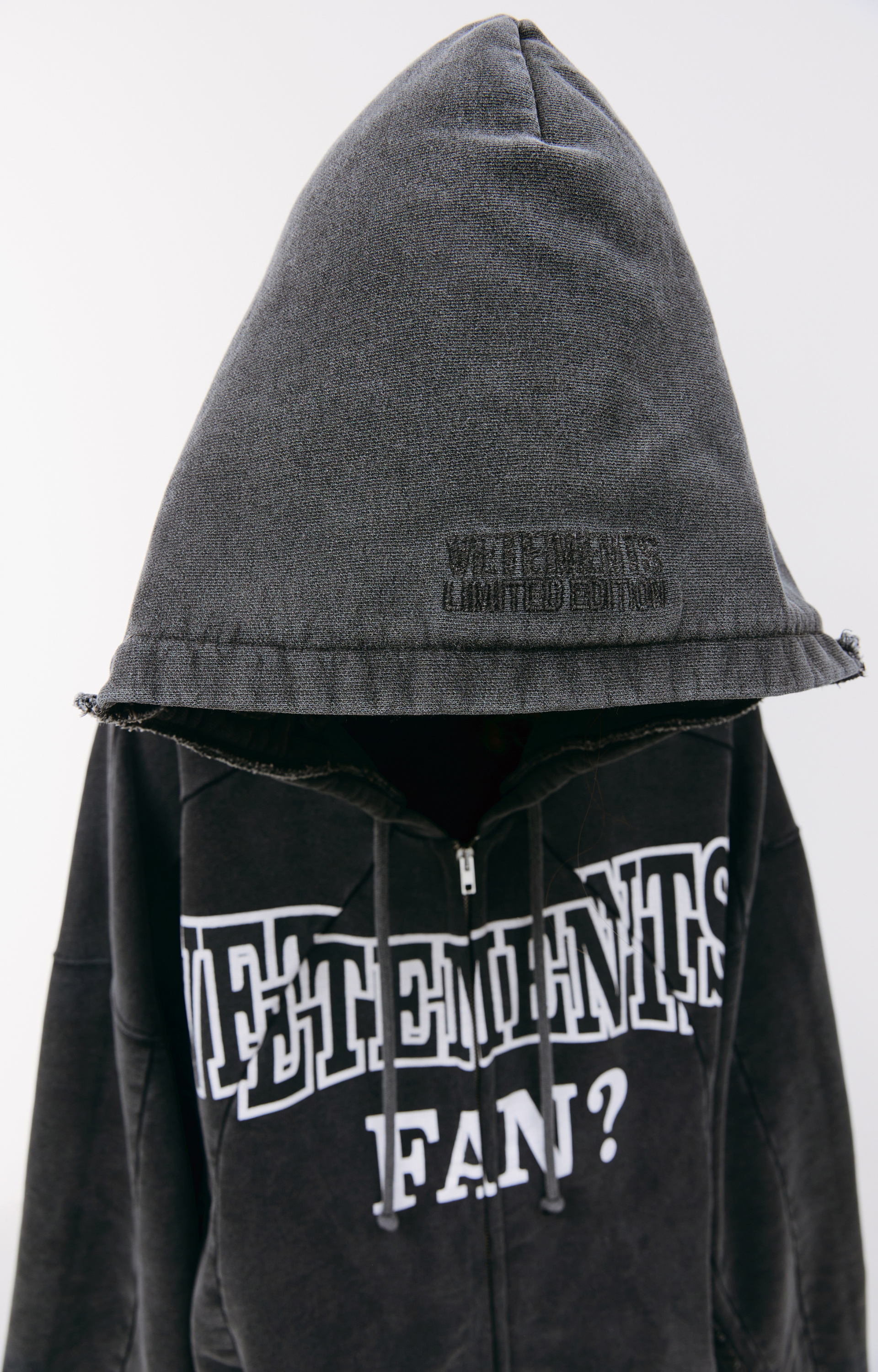VETEMENTS \'Fan\' printed zip up hoodie