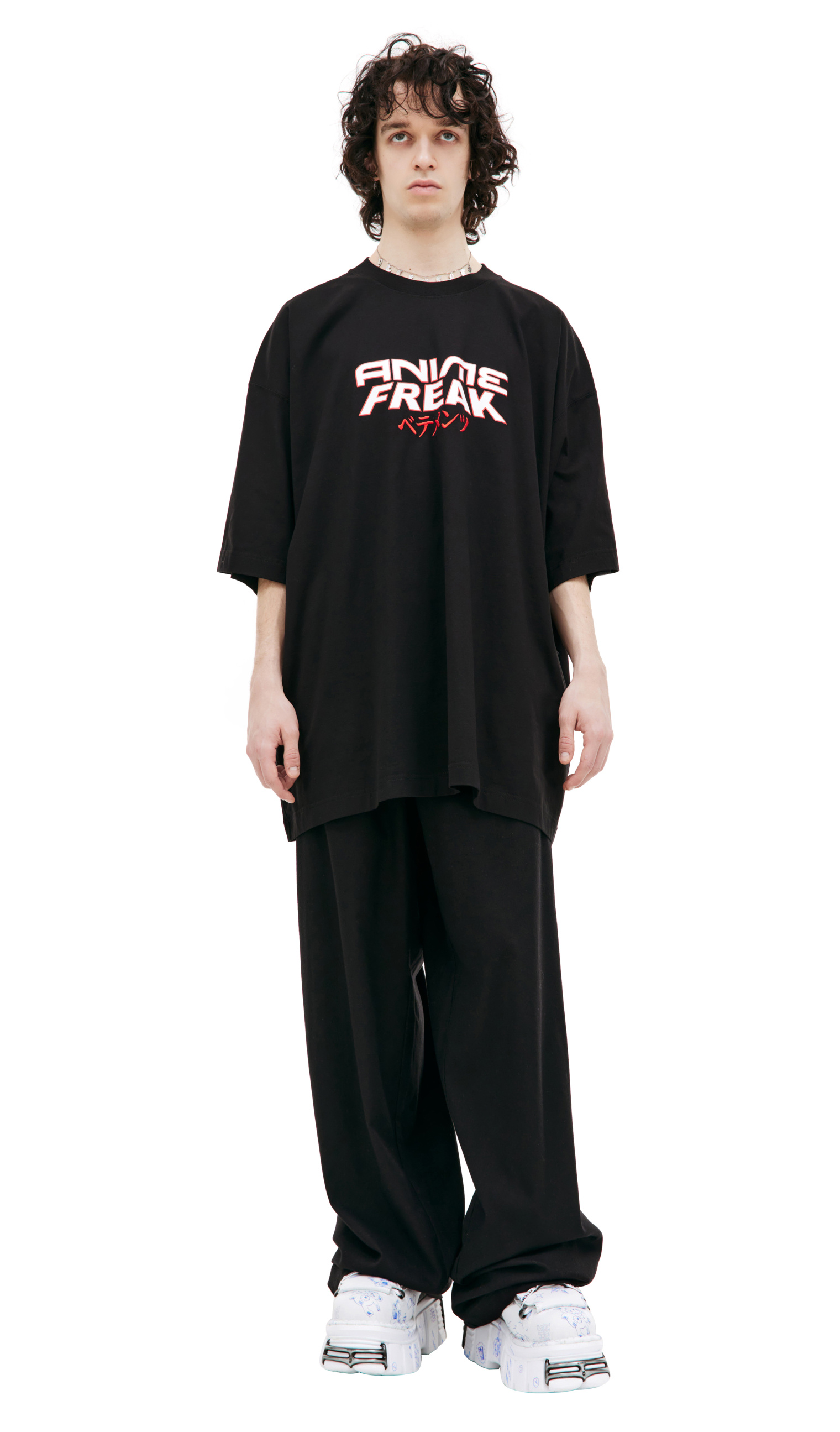 VETEMENTS Колье с подвисными буквами VETEMENTS в готическом стиле
