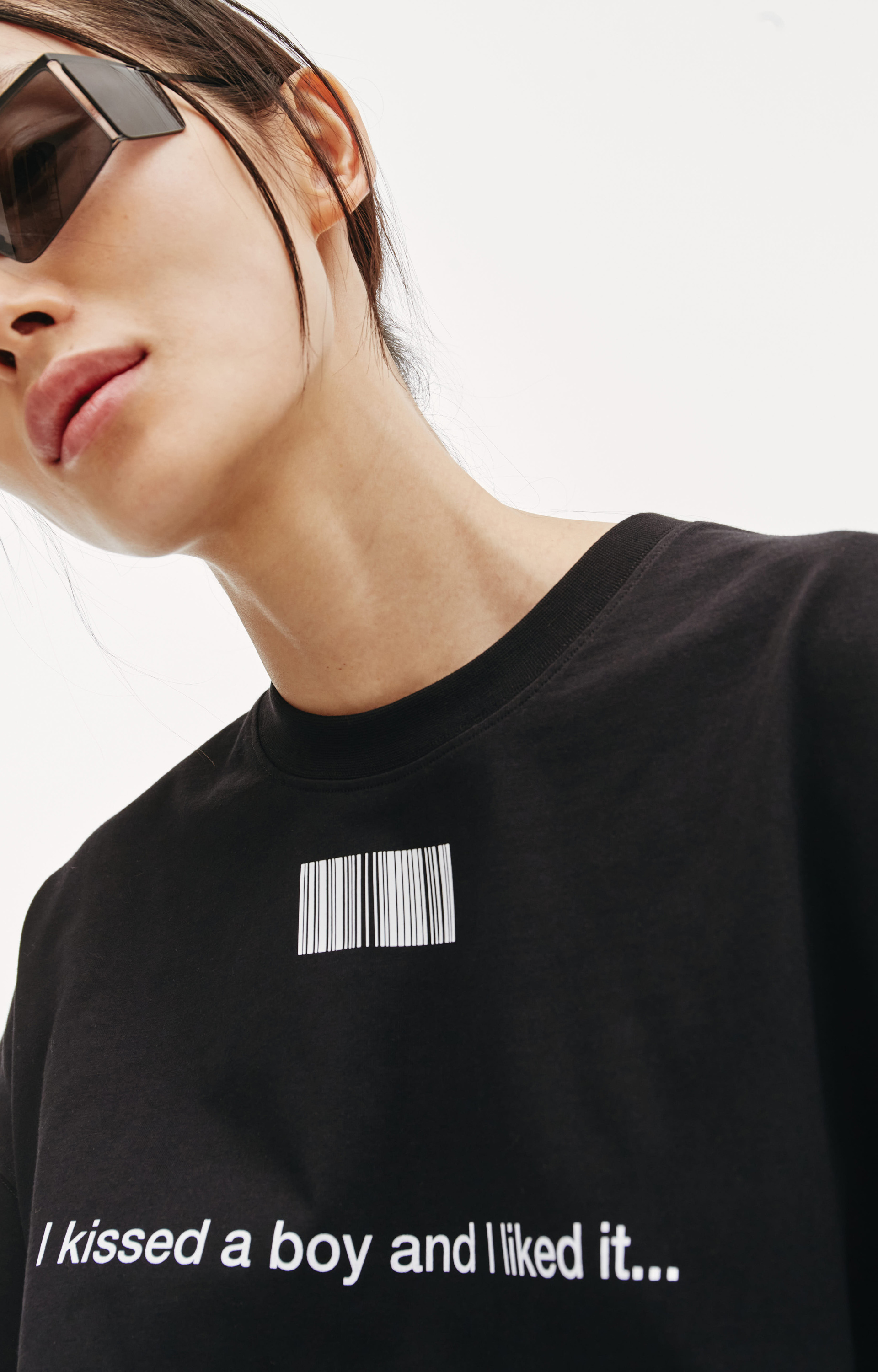 VTMNTS I kissed a boy and i like it t-shirt