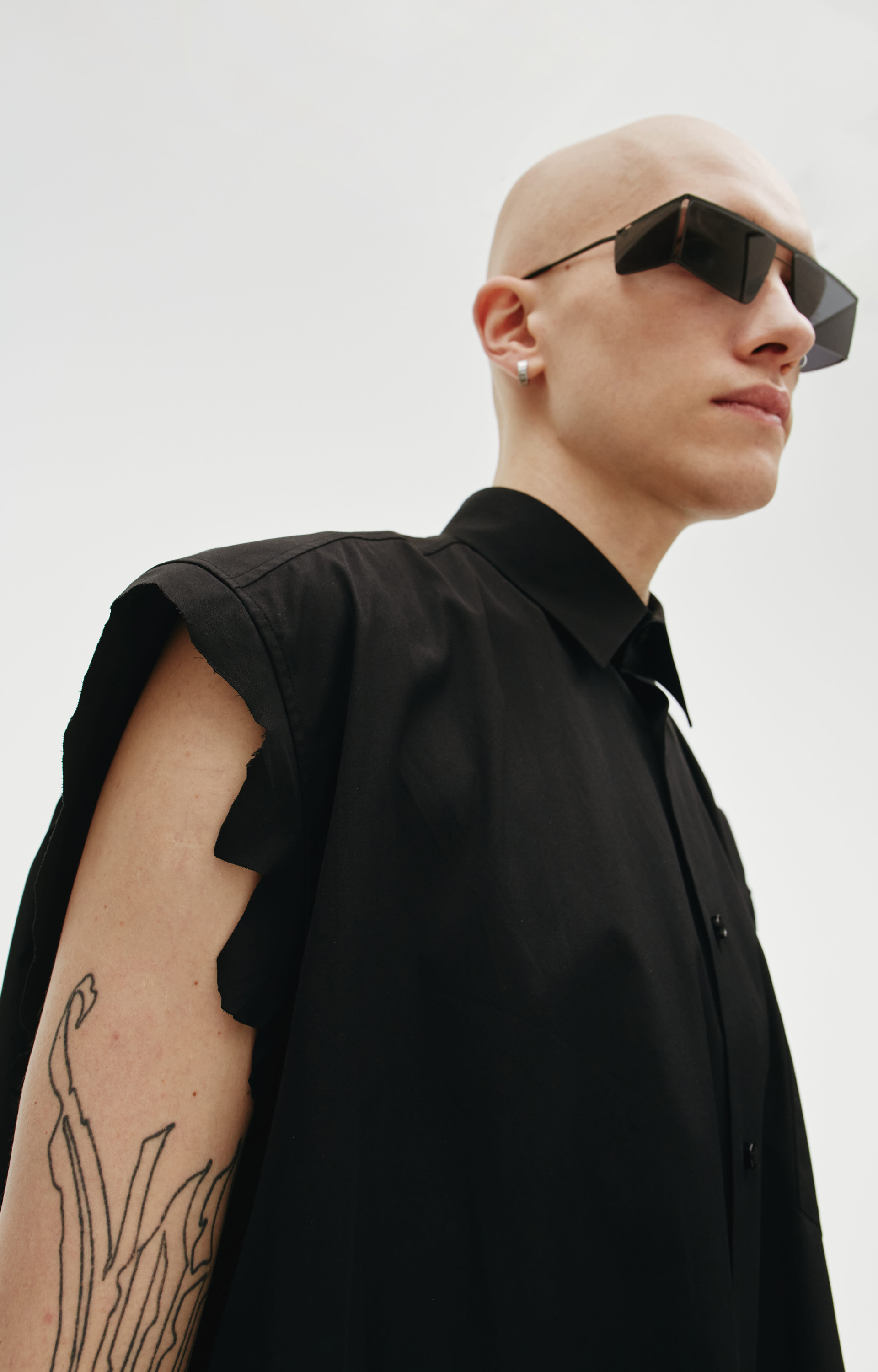 VETEMENTS Black Cotton sleeveless shirt