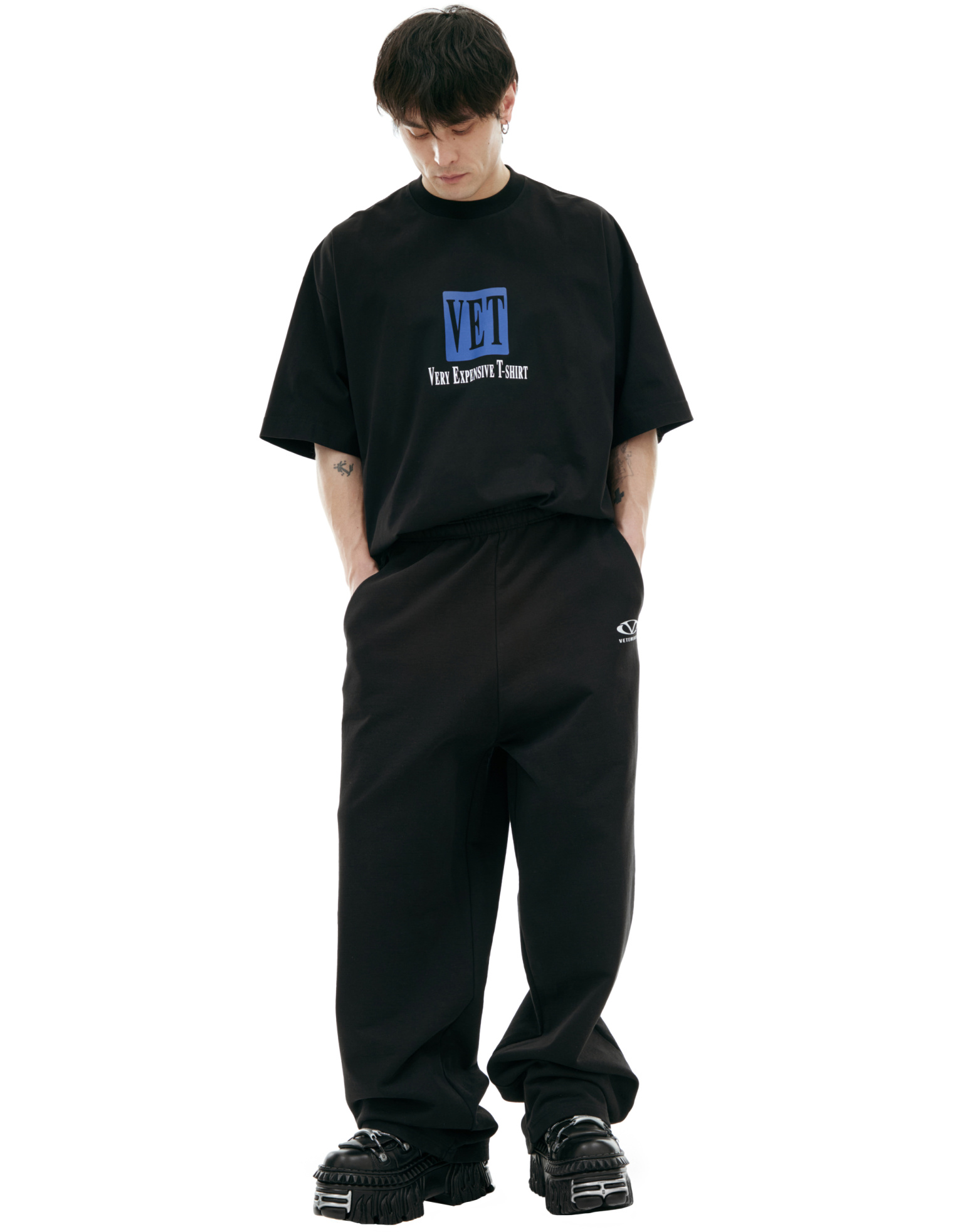 VETEMENTS Black logo sweatpants