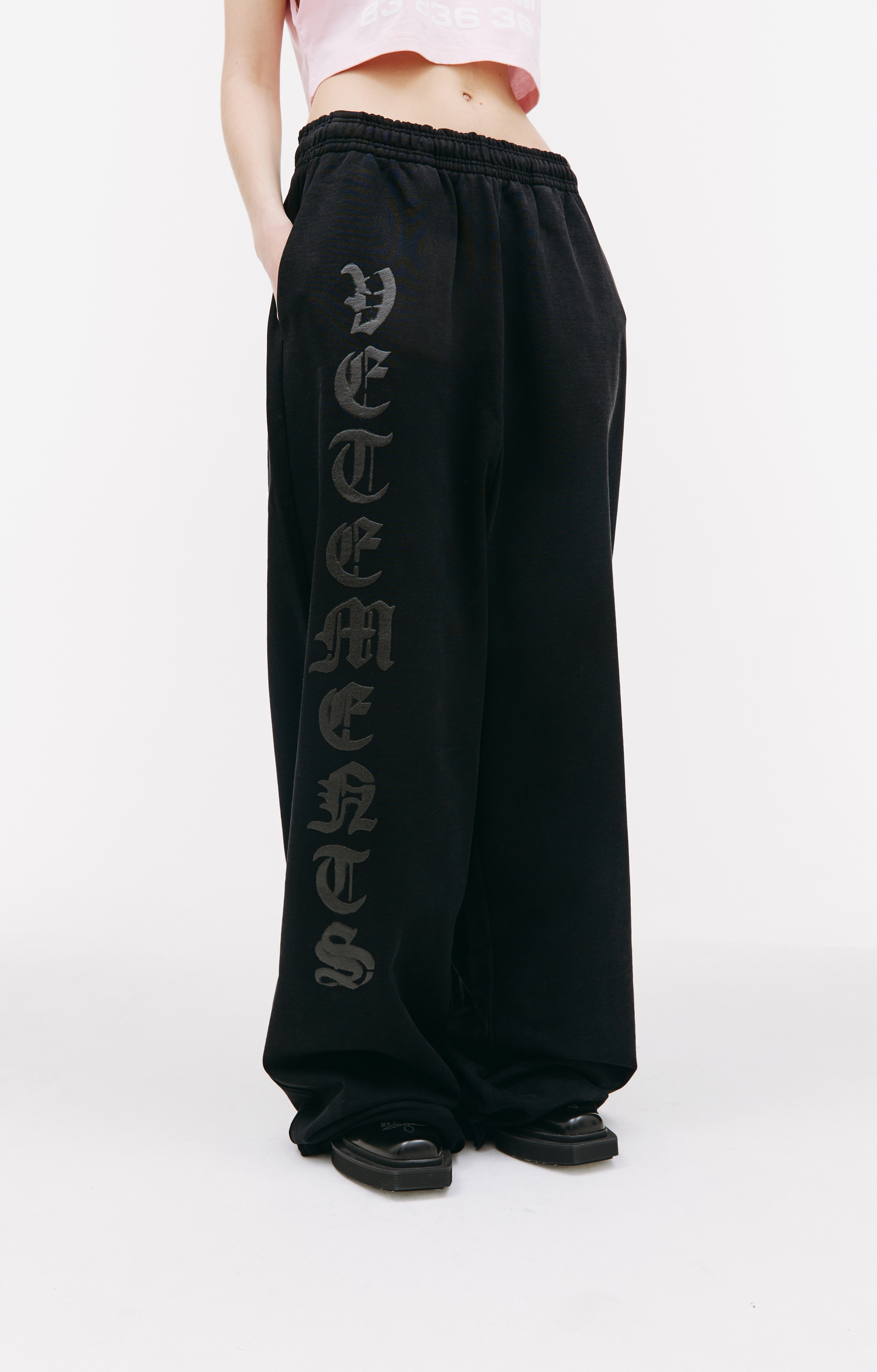 VETEMENTS Anarchy printed sweatpants