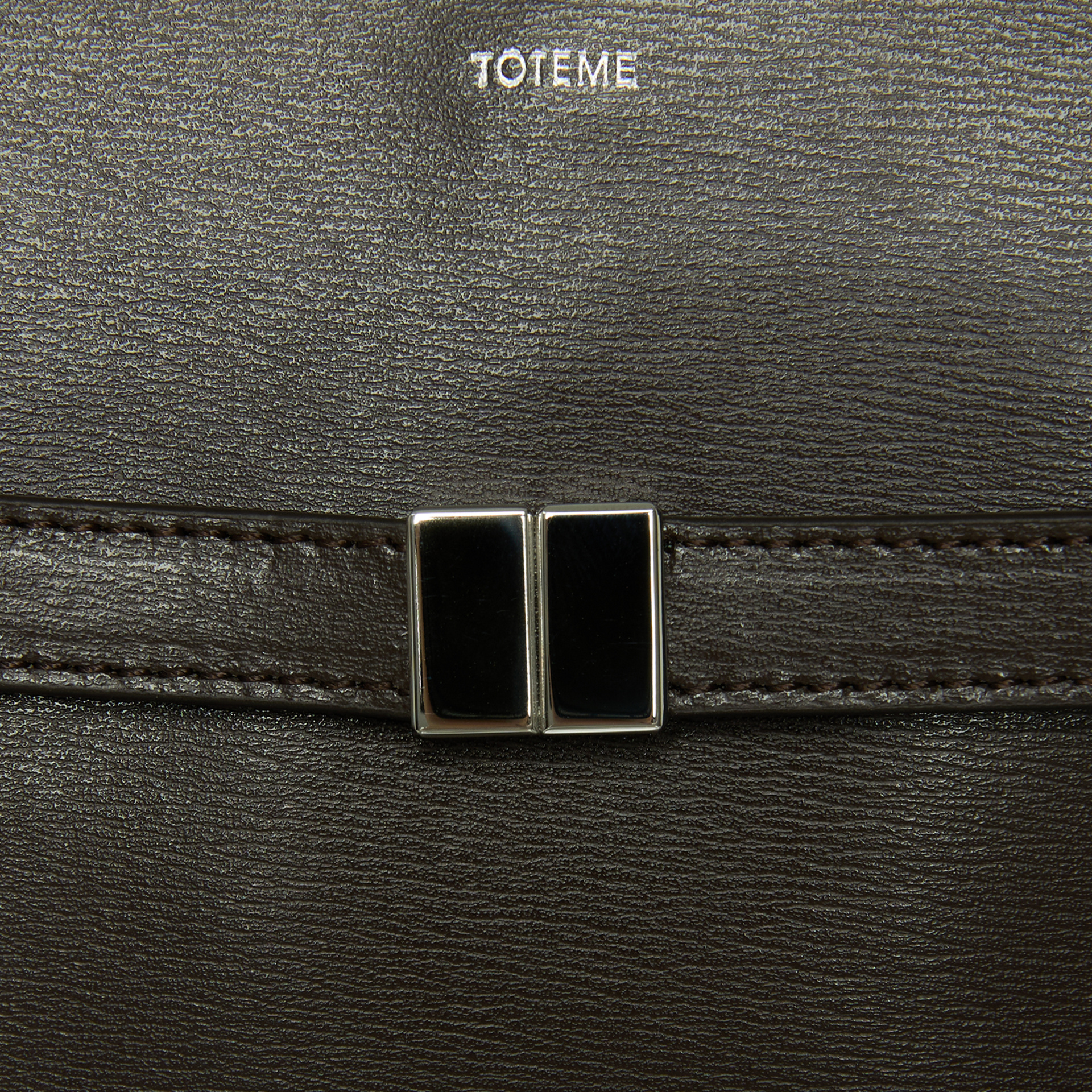 TOTEME Leather bag with a crossbar clasp