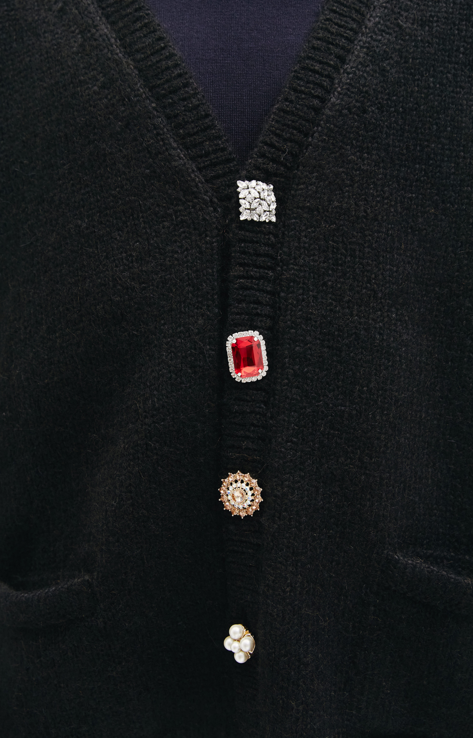 VETEMENTS Cardigan with decorative buttons