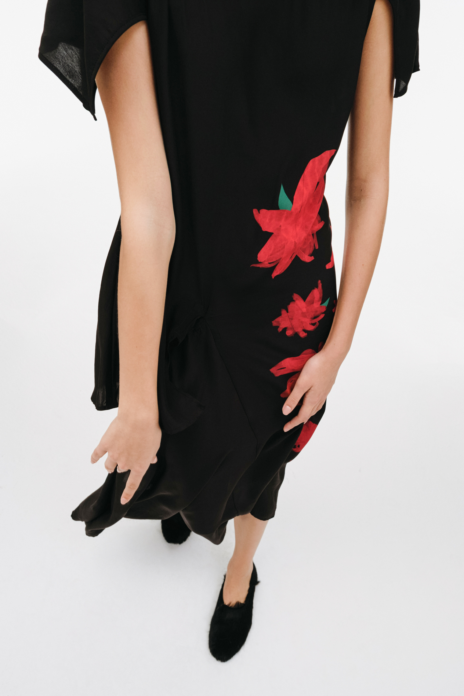 Yohji Yamamoto Шелковое платье с принтом