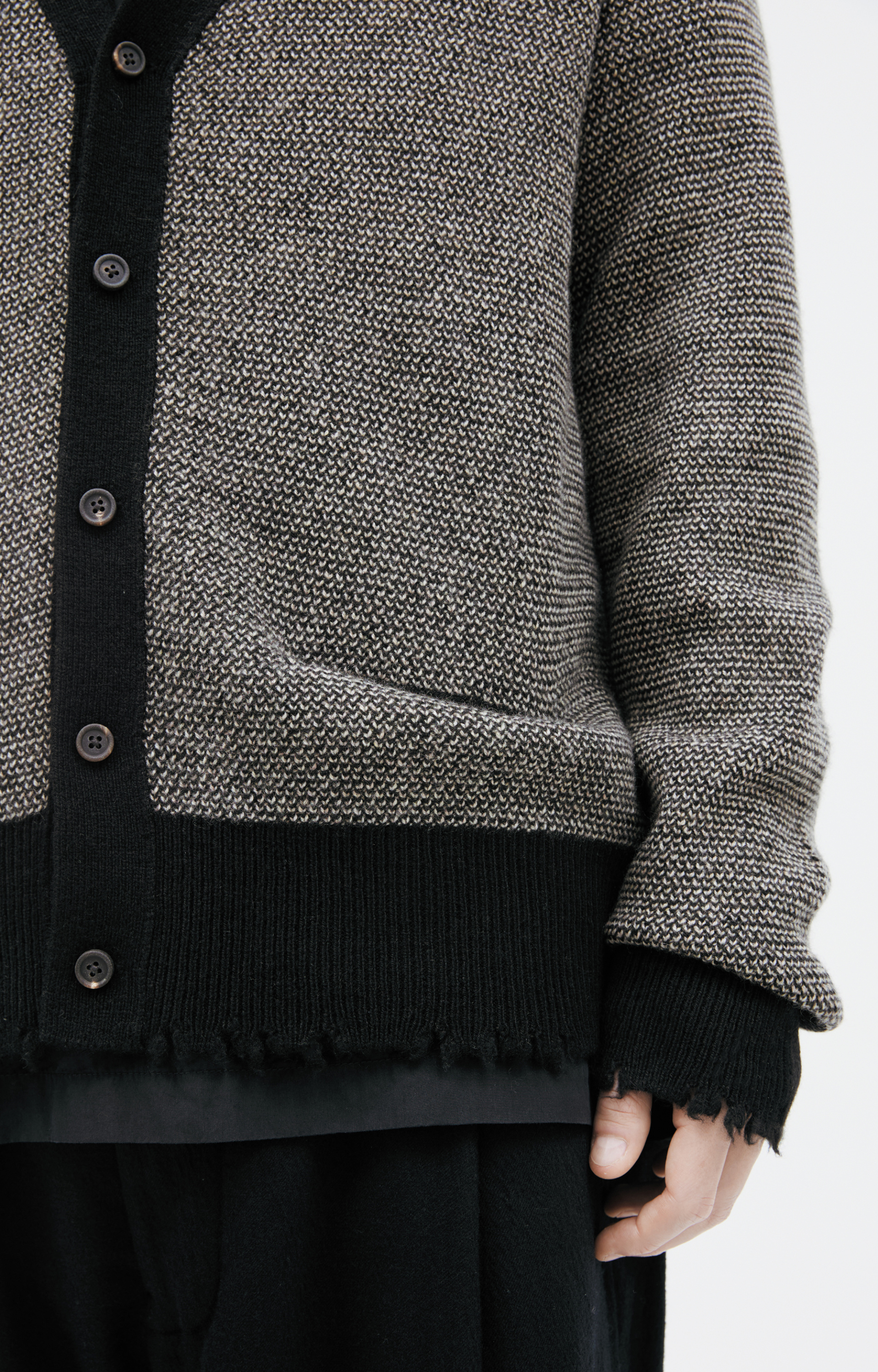 Ziggy Chen Knitted cardigan with a distressed look