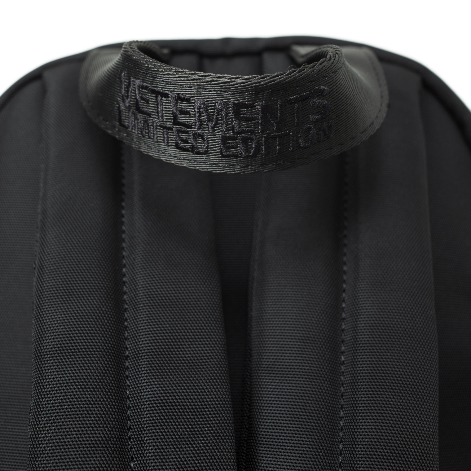 VETEMENTS Черный рюкзак с логотипом
