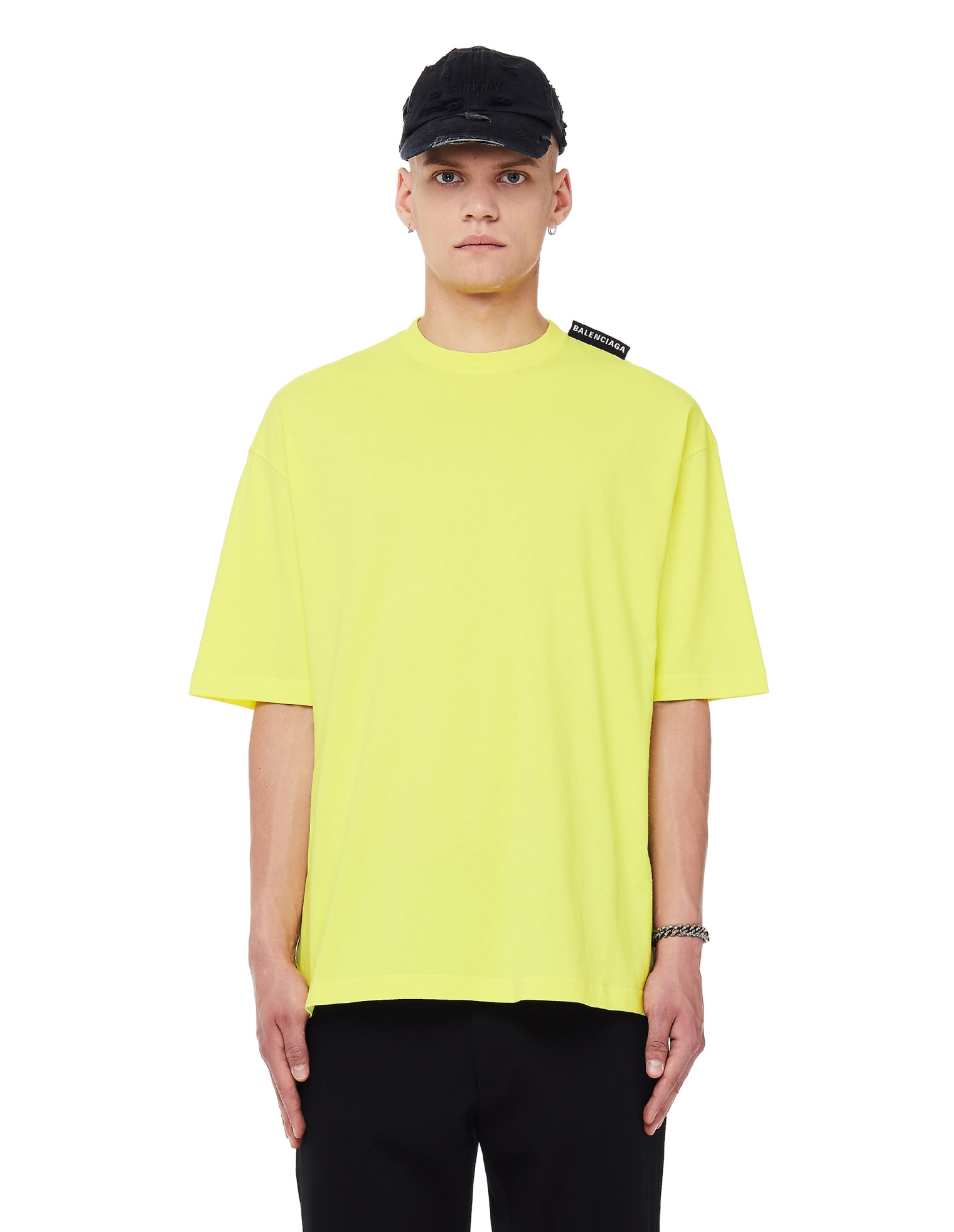 Balenciaga Хлопковая футболка с биркой на плече