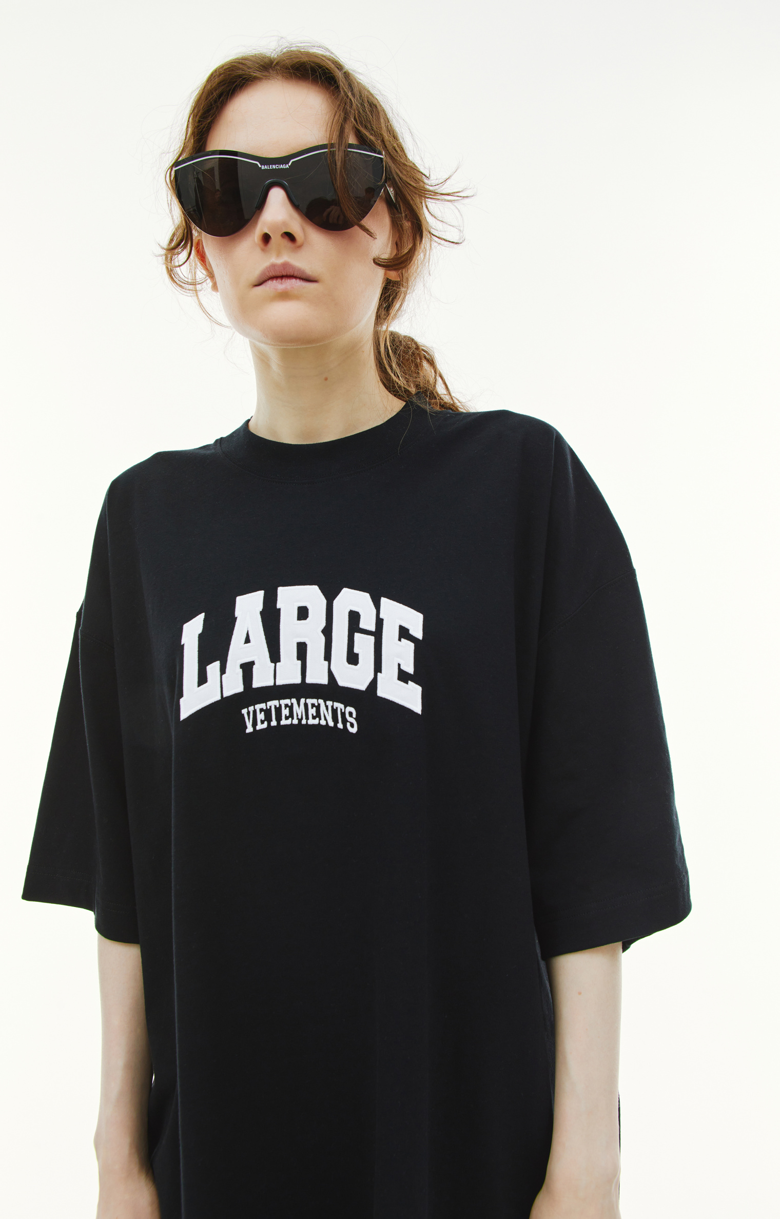 VETEMENTS Оверсайз футболка с вышивкой \'Large\'