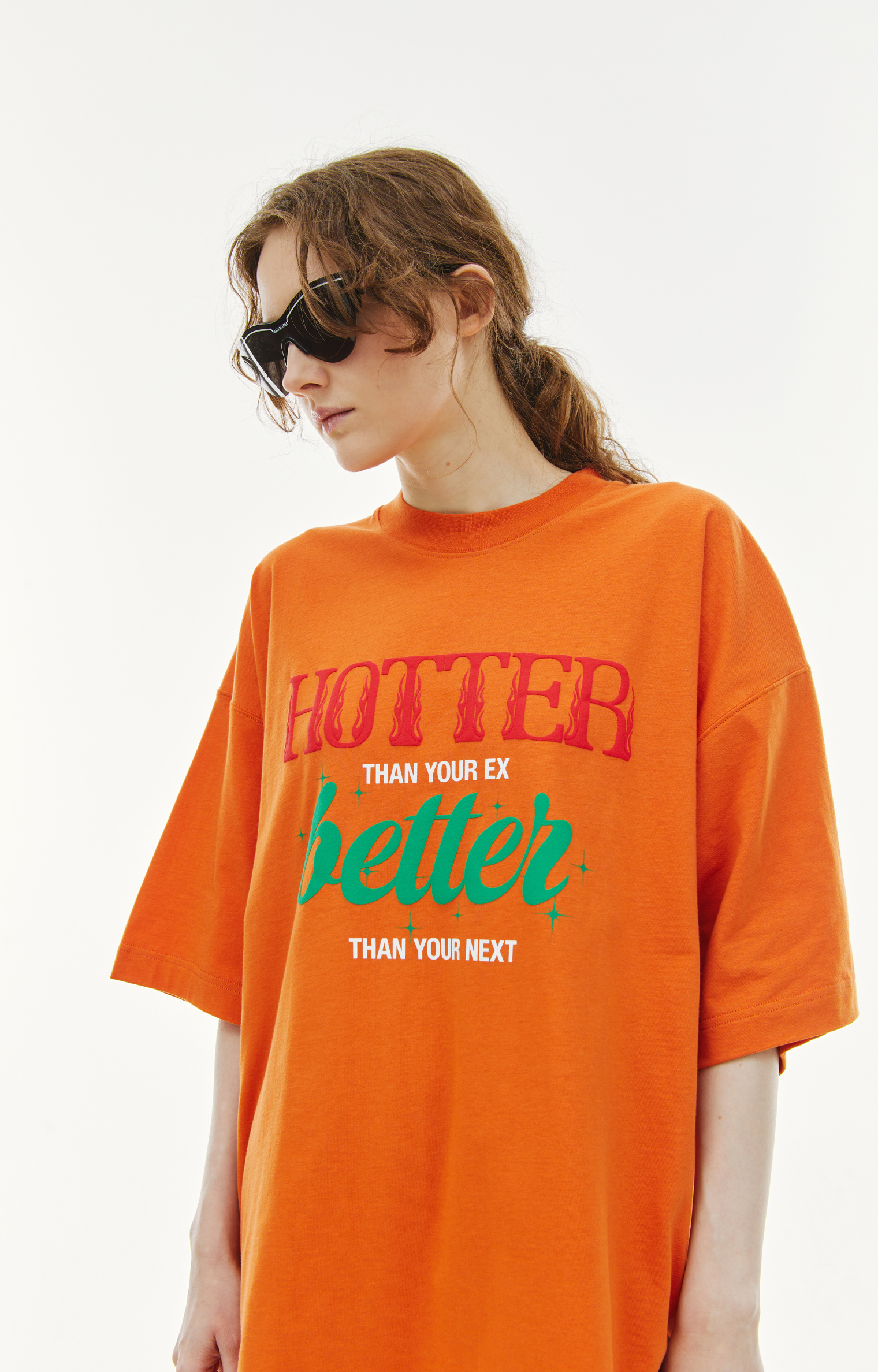 VETEMENTS Оверсайз футболка \'Hotter Than Your Ex\'