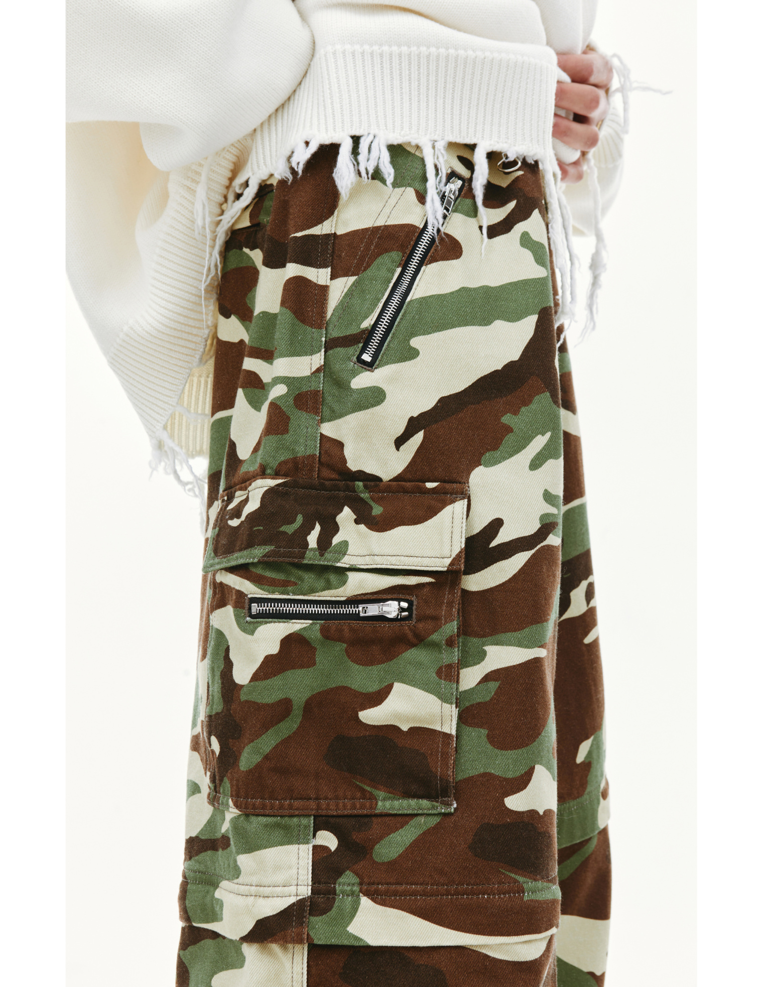 Buy VETEMENTS women green transformer cargo pants for €808