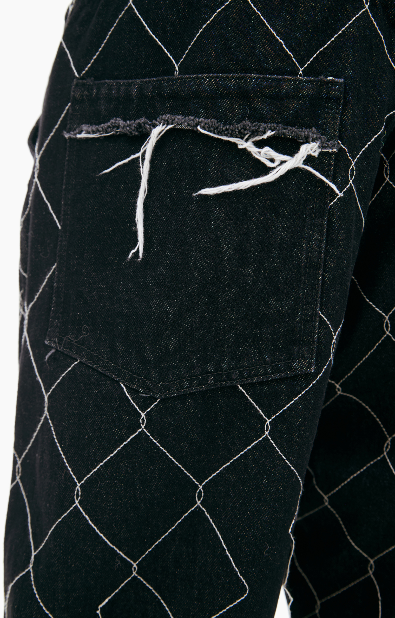 AIREI Jeans with asymmetrical threads