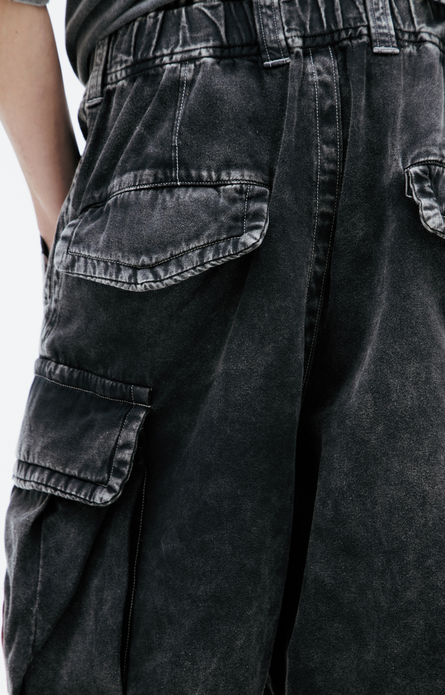 Maison Mihara Yasuhiro Cargo shorts with patch