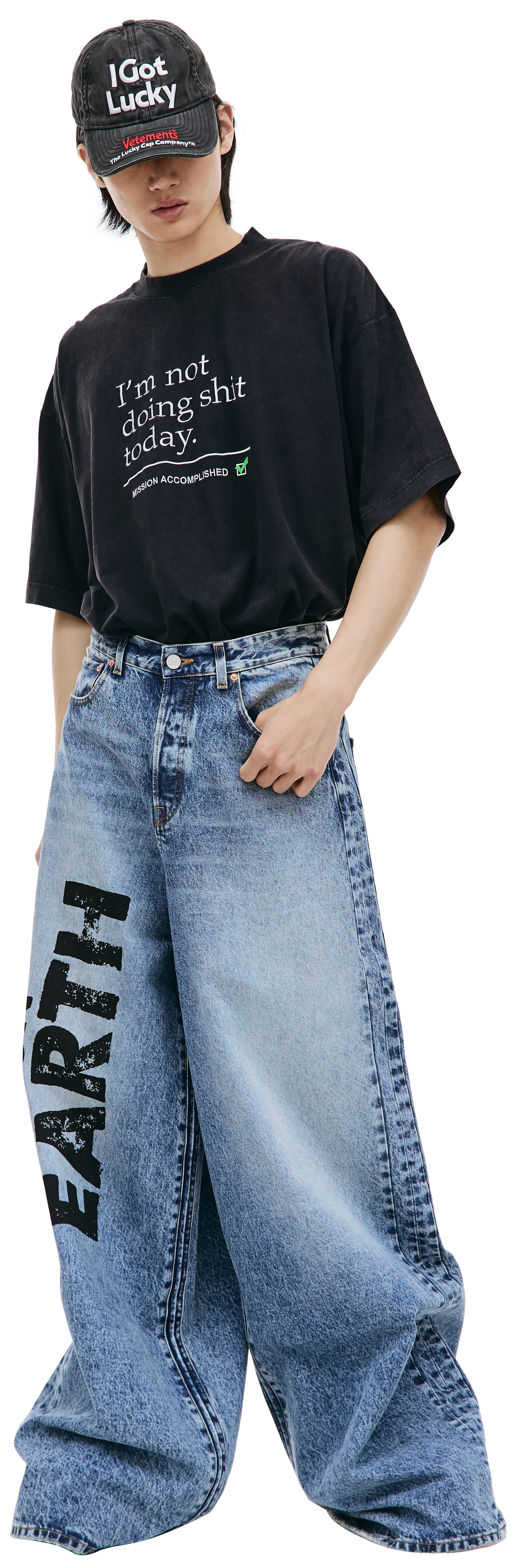 VETEMENTS \'Made on earth\' printed jeans