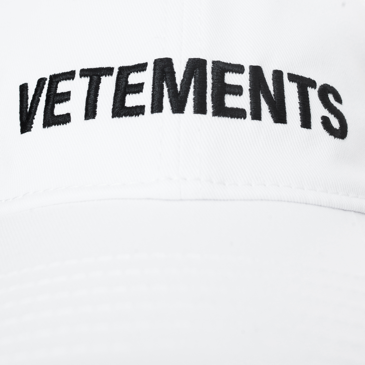 VETEMENTS Embroidered logo cap