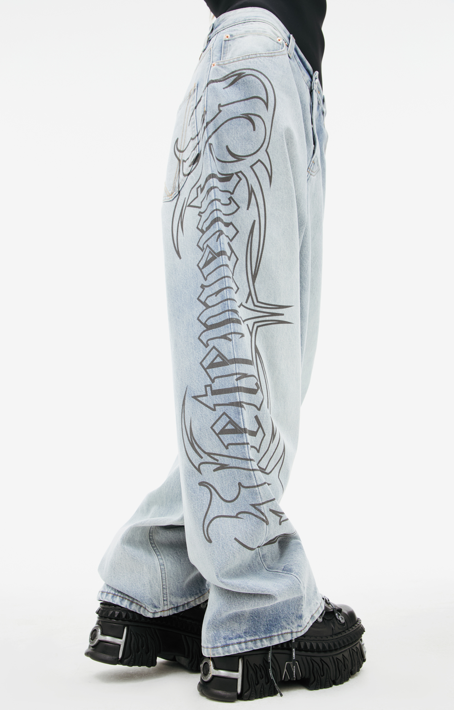 VETEMENTS Logo jeans