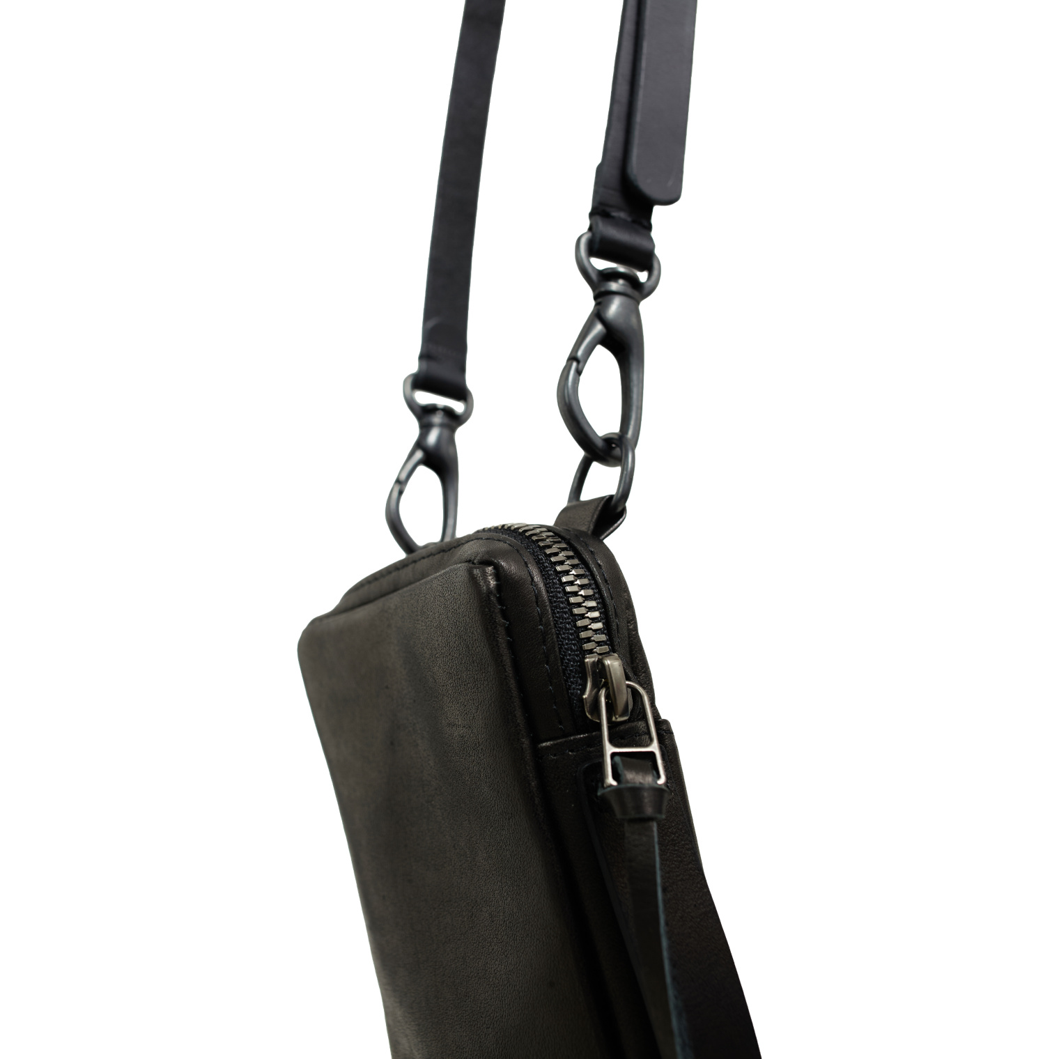 The Viridi-Anne Black leather bag