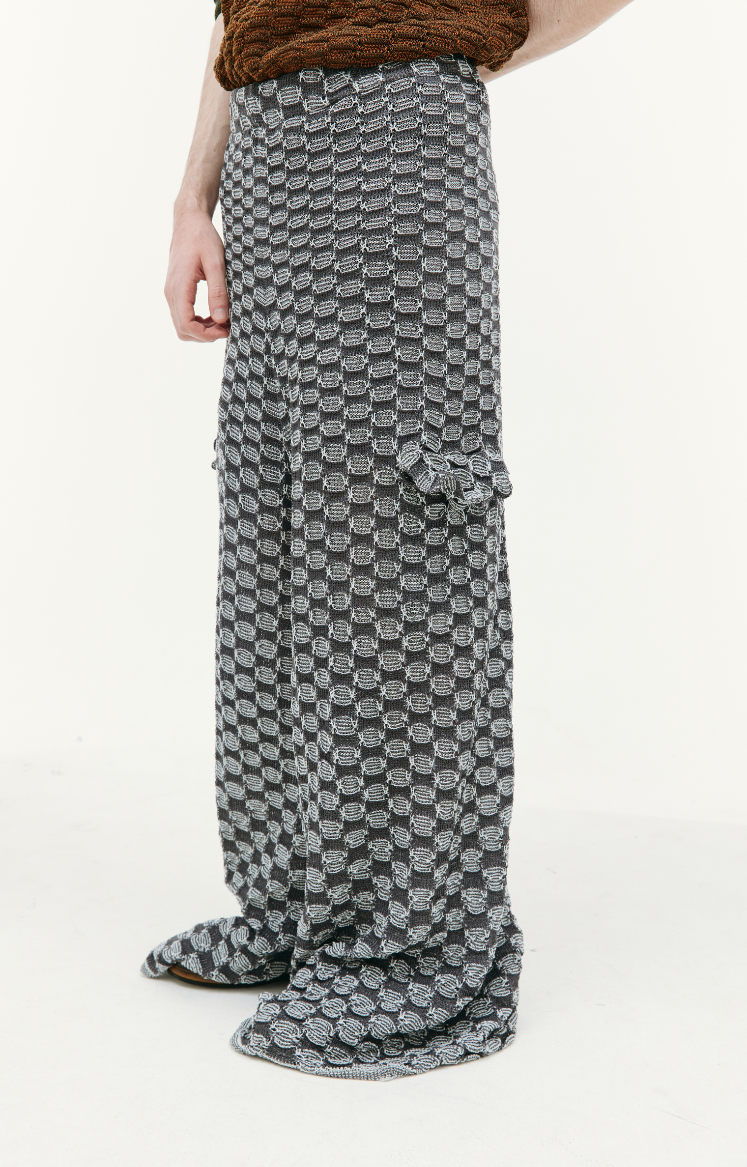Isa Boulder Checkered knit cargo trousers